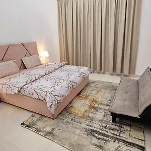 Deluxe In Near Airport Homestay